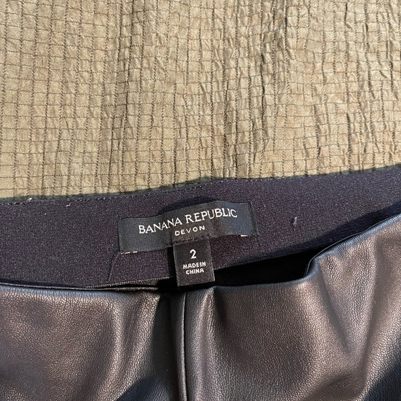 Banana Republic women’s faux leather pants - Picture 3 of 5